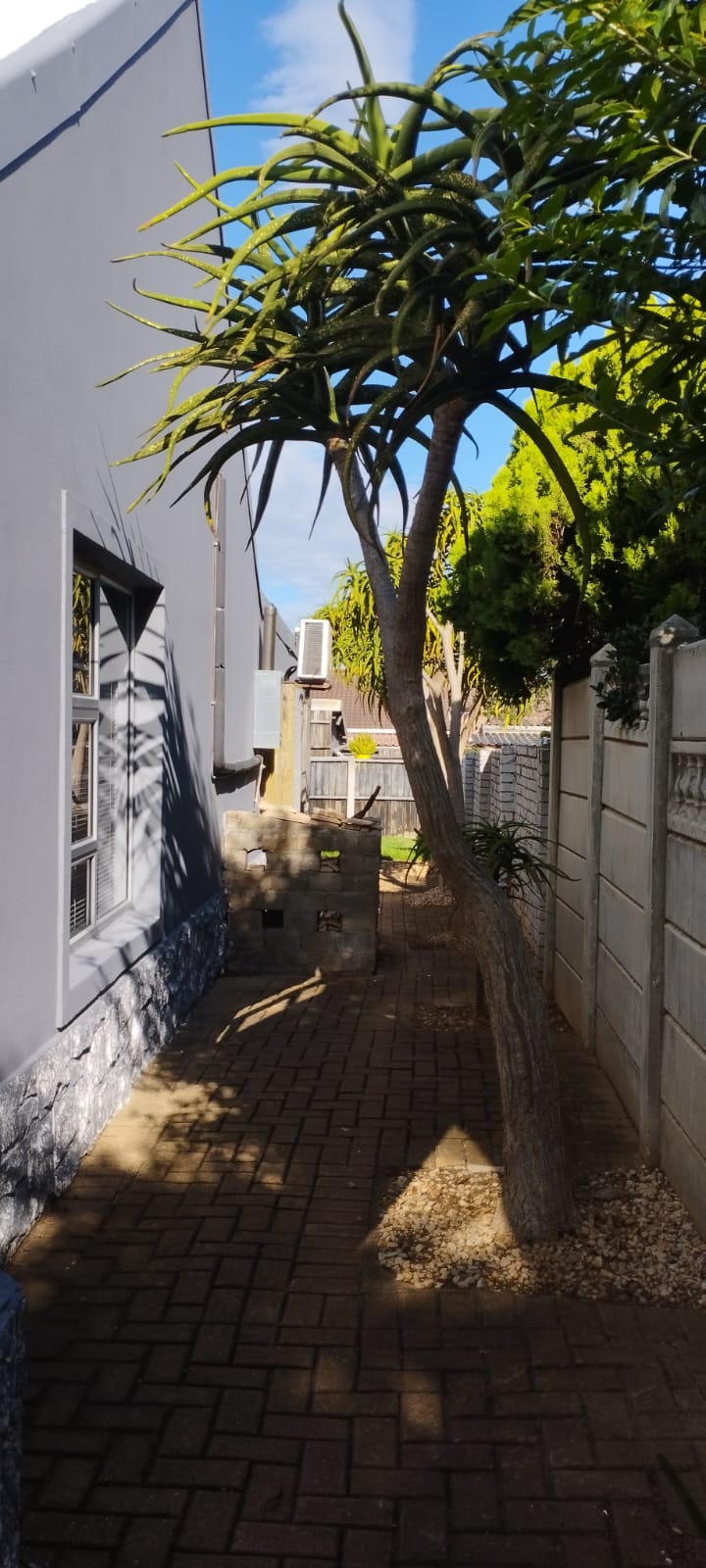 4 Bedroom Property for Sale in Noorsekloof Eastern Cape